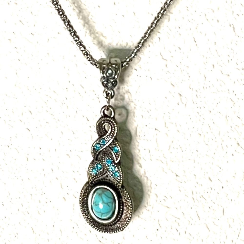 Beautiful fashion necklace.